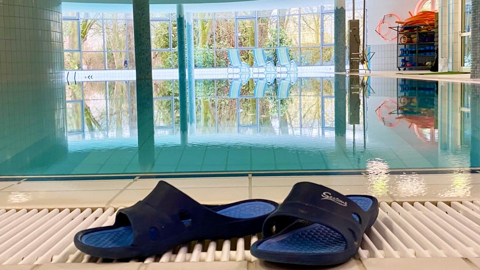 Schwimmbad Schuhe.jpeg