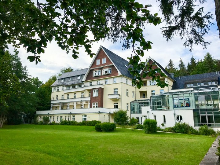 Haupthaus Glasgang1.jpeg