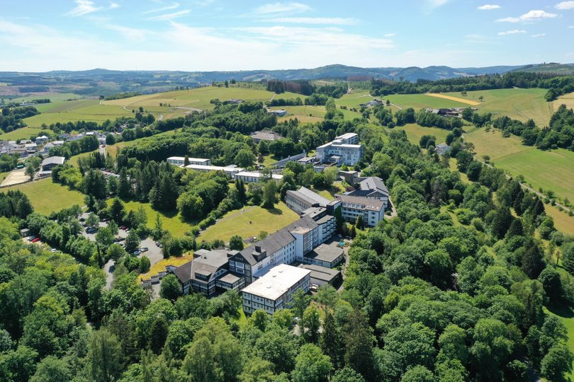 Rehaklinik von oben Bad Berleburg-min.jpg