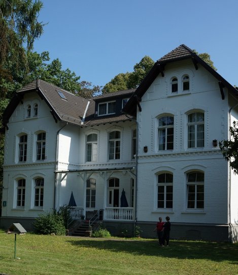 Gebäude_bearbeitetr.jpg