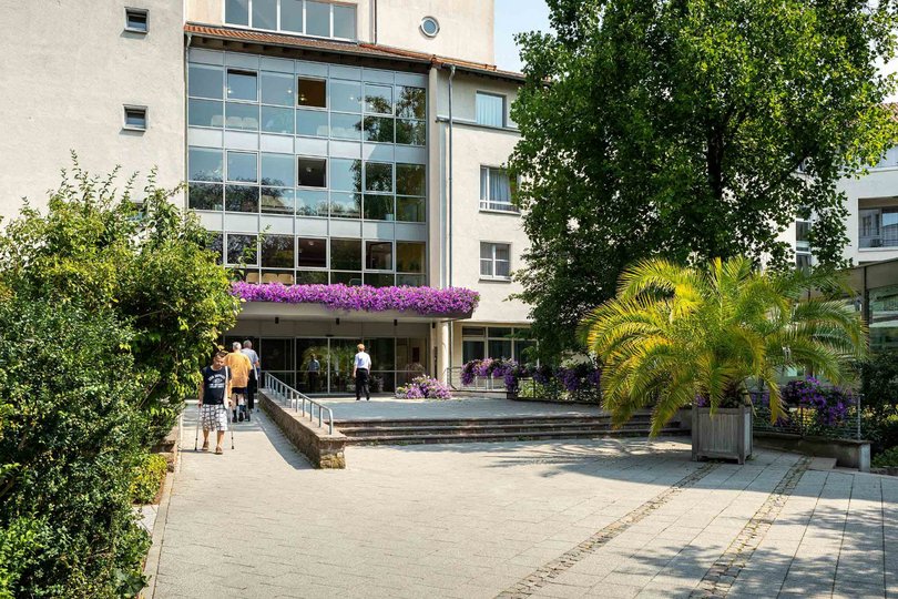 Bad-Schmiedeberg_Eingang Reha1_klein.jpg