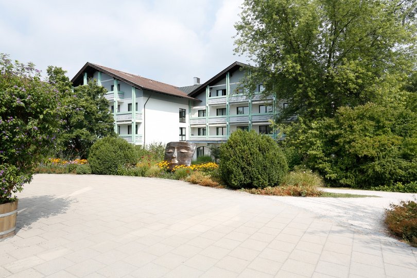 Simssee Klinik_Außenansicht.JPG