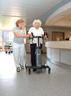 Therapiesituation auf Stationsflur.jpg
